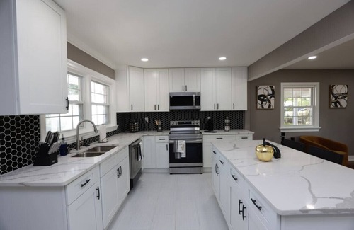 Dumbarton House | Stylish & Spacious: An Oasis for Your Getaway!