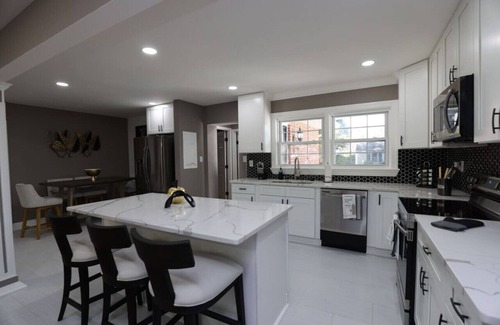 Dumbarton House | Stylish & Spacious: An Oasis for Your Getaway!