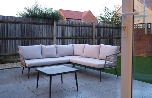 Bicester House | Stylish & Spacious Bicester Village 6-bedroom House