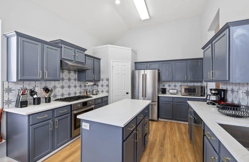Fossil Creek House | Stylish, Spacious, Convenient - 6-BD/2.5-BA + Pool