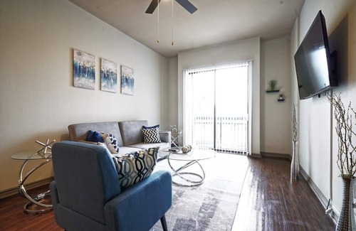 Greenway Plaza-Upper Kirby House | ★Stylish Spacious Condo in RiverOaks/Uptown★