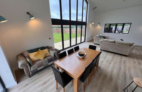 Foxley House | Stylish & Spacious Getaway