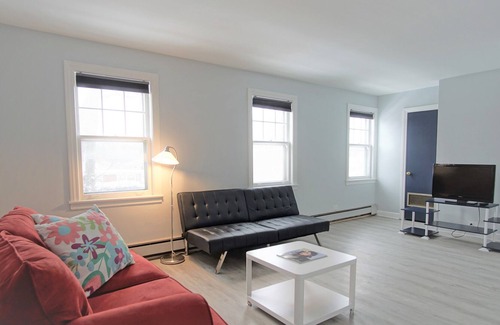 Skokie Condo | *Stylish & Spacious Getaway by Evanston/Skokie/NU
