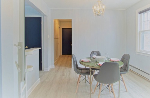 Skokie Condo | *Stylish & Spacious Getaway by Evanston/Skokie/NU