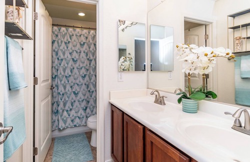 Layton Lakes House | Stylish & Spacious Home