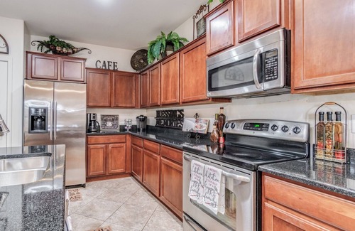 Layton Lakes House | Stylish & Spacious Home