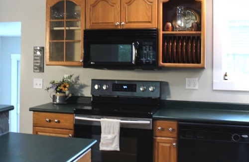 Airdrie House | Stylish Spacious home with Large Yard on Quiet Street. Close to all amenities.
