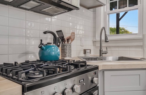 Newburgh House | Stylish & Spacious House w/Hudson River Views