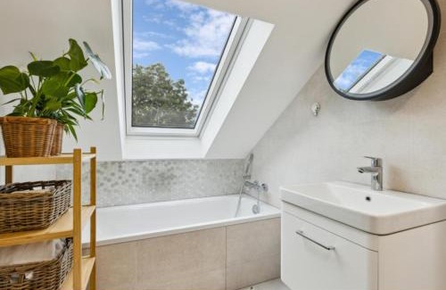 Chiswick Riverside House | stylish & spacious London 4 beds house