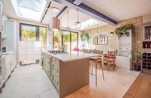 Kilburn Apartment | Stylish & spacious luxury 3-bed