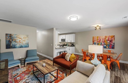 Taylors House | Stylish & Spacious New-Build, King Beds, Private Patio + Modern Comforts