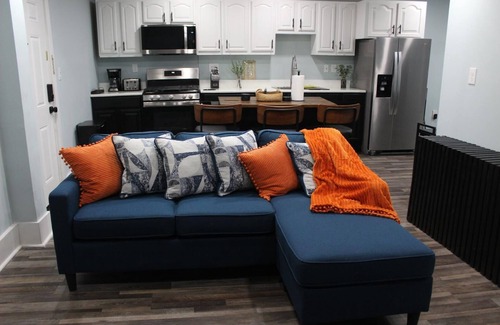 Newark Apartment | Stylish & Spacious Newark Retreat - Perfect for City Getaways!