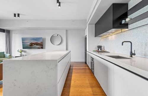 St Kilda Apartment | Stylish & Spotless 2-Bed Apartment in St Kilda