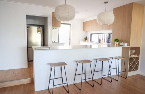 Wagga Wagga House | Stylish Stay: 4BR Central Wagga