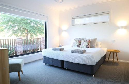 Wagga Wagga House | Stylish Stay 4BR Central Wagga