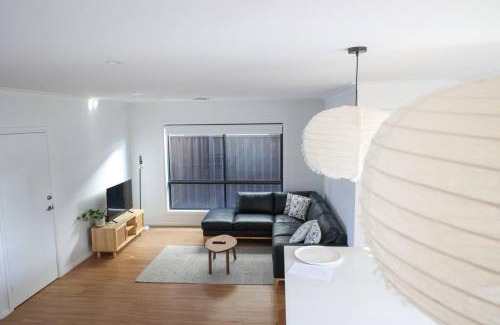 Wagga Wagga House | Stylish Stay 4BR Central Wagga