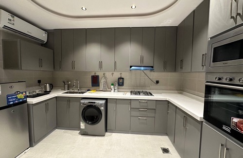 Jeddah Apartment | Stylish Stay for Families - 2BR Apartment - WiFi + Streaming