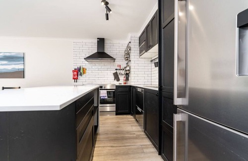 Manuka Apartment | Stylish Stay in Griffith 3 mins from Kingston