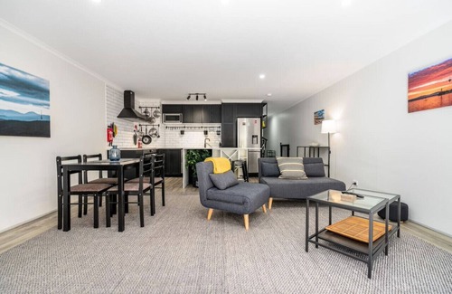 Manuka Apartment | Stylish Stay in Griffith 3 mins from Kingston