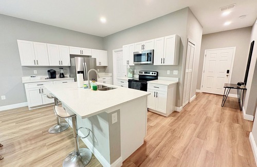 Northwest Orlando House | Stylish Stay Near Disney & Universal Sleeps 8