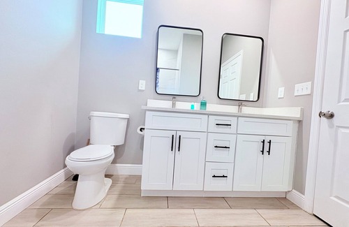 Northwest Orlando House | Stylish Stay Near Disney & Universal Sleeps 8