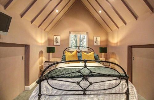 Malpas House | Stylish Stay Near To Carden Park By Cheshire Escapes