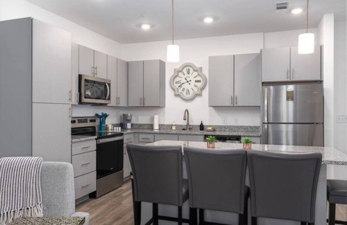 Pelham Apartment | Stylish Stay Off I-65 Pets Welcome!