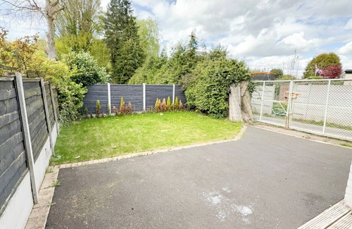 Manchester House | Stylish Stay on St Mary’s Road- 4-bedroom house in lovely Manchester with WiFi