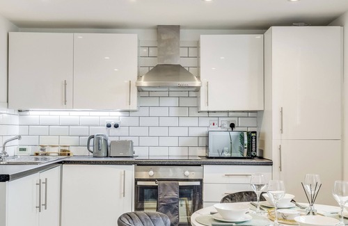 Ware Apartment | Stylish stay Ware town + parking