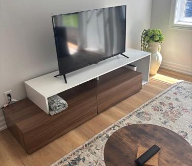 Peterborough Apartment | Stylish Stay with King Bed, Mins to Hospital