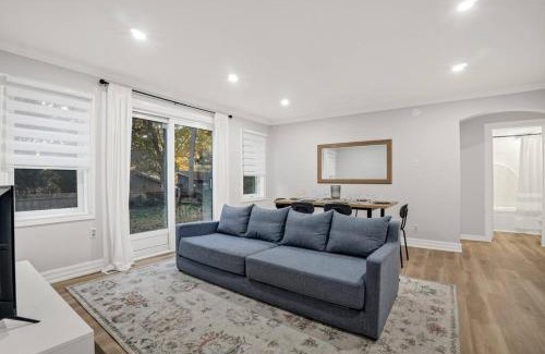Peterborough Apartment | Stylish Stay with King Bed, Mins to Hospital