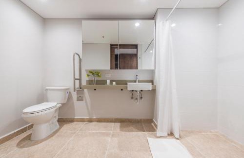 Los Naranjos Apartment | Stylish Stay with Private Views in Medellín 310