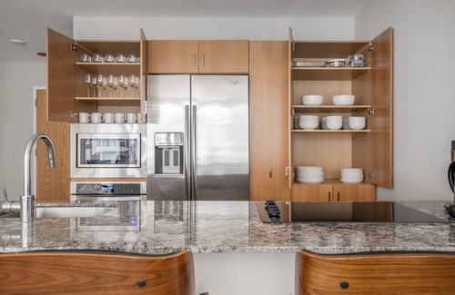 Streeterville Apartment | Stylish Streeterville 2BR w/Lounge & Pool, nr Riverwalk, by Blueground