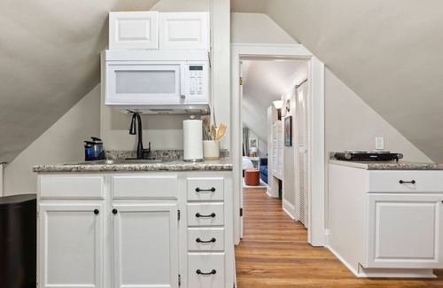 Cleveland Apartment | Stylish Studio Cleveland Clinic
