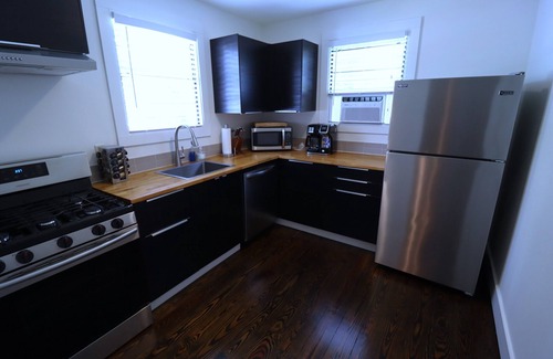 Highlands - Perkins Apartment | Stylish Studio Apartment A! Walk to Lakes & LSU campus! Full Kitchen