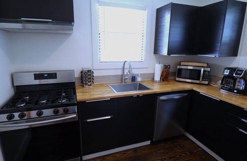 Highlands - Perkins Apartment | Stylish Studio Apartment A! Walk to Lakes & LSU campus! Full Kitchen
