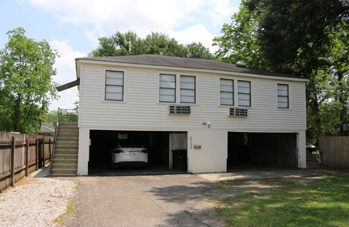 Highlands - Perkins House | Stylish Studio Apartment B! Walk to Lakes & LSU campus! Full Kitchen