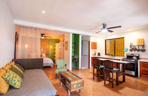 Valle Pura Vida Apartment | Stylish studio apt with a veranda, parking and full kitchen. For 2-3 people.