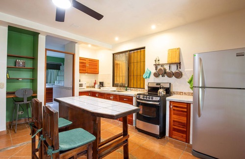 Valle Pura Vida Apartment | Stylish studio apt with a veranda, parking and full kitchen. For 2-3 people.