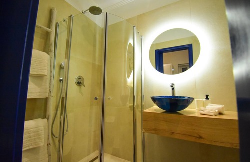 Mirties Hotel | Stylish Studio Close To The Beach & The Ferry To Telendos