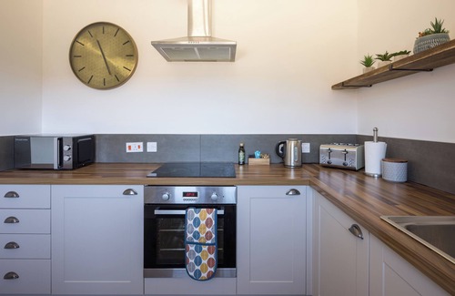 Croydon Cottage | Stylish Studio, courtyard views, countryside location, 20 mins to Cambridge