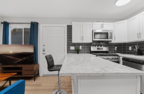 Clarksville Apartment | Stylish Studio | Downtown | Evonify 4334