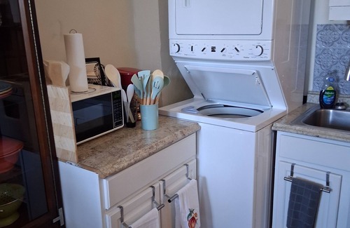 Faubourg Lafayette Apartment | Stylish studio in vibrant New Orleans