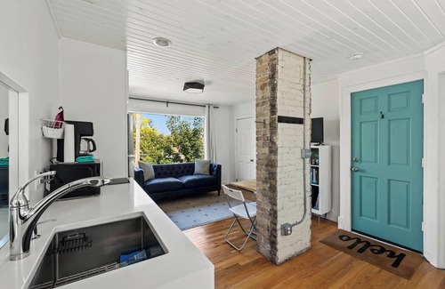 Fifth Ward Apartment | Stylish Studio in Walkers Point