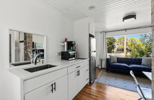 Fifth Ward Apartment | Stylish Studio in Walkers Point