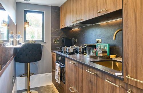 Knight's Hill Apartment | Stylish studio Near central
