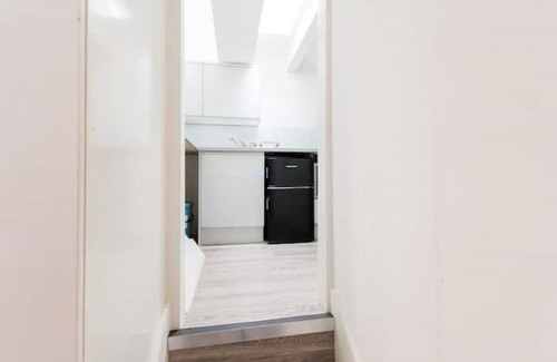 Kensal Green Apartment | Stylish Studio near Kensal Green
