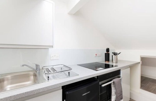 Kensal Green Apartment | Stylish Studio near Kensal Green