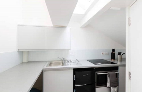 Kensal Green Apartment | Stylish Studio near Kensal Green