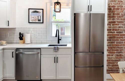 Bristol Apartment | Stylish studio, newly renovated!